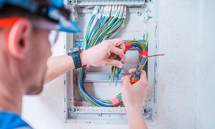 cropped-funciones-de-un-electricista.jpg